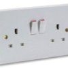 GAC250GBX2-NTW Gniazdo 230V - standard brytyjski - 3 biegunowe 16A, 230V natynkowe, z wyłącznikiem, podwójne