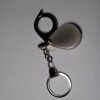 BRELOK DO KLUCZY Z LUPĄ