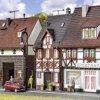 Dom z muru pruskiego przy Bahnhofstrasse 17 Zestaw do złożenia Vollmer 43673 H0 1 szt.