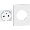 LIVING NOW Plakietka gniazda płaskiego 2P+Z - 3 moduły - biała KW55M3F LEGRAND