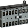 Stycznik miniaturowy VBC7A-30-01-F-01 nawrotny 24 V DC - 3 NO - 0 NC konektory płaskie GJL1313913R0011