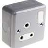 Gniazdo wtykowe natynkowe MK Electric z przełącznikiem 15A