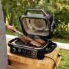 Ninja Woodfire Elektryczny Grill funkcja gorącego powietrza czarny, srebrny (matowy)