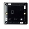 SONATA Gniazdo pojedyncze z uziemieniem z przesłonami torów prądowych i wyłącznikiem standard brytyjski czarny metalik GP/442097