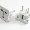 Adapter zasilania 230V wtyk PL na gniazdo UK/USA biały