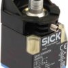 Czujnik zbliżeniowy M12 Indukcyjny 20 mm SICK Wpuszczany 10 → 30 V DC długość 65mm w obudowie prostokątnej