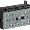 Stycznik miniaturowy VB6A-40-00-80 nawrotny 220 ... 240 V AC - 4 NO - 0 NC zaciski śrubowe GJL1211911R8000