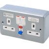 Gniazdo z wyłącznikiem różnicowoprądowym, 13A, l. ścieżek: 2, Aktywny, 30mA, Montaż powierzchniowy, 250 V AC 2